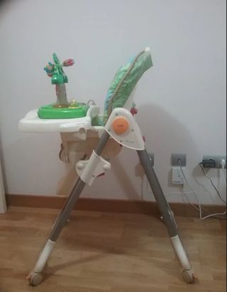 Trona de bebé con juguete