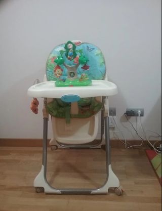 Trona de bebé con juguete