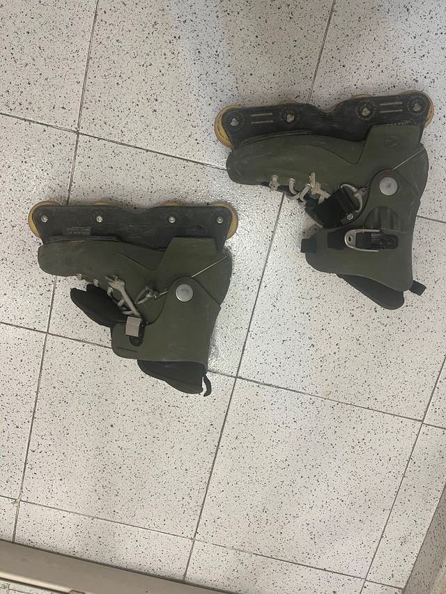 Patines en línea verdes