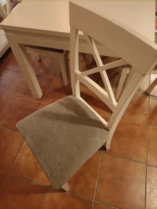 OFERTA CON REGALO Mesa de comedor y 4 sillas.