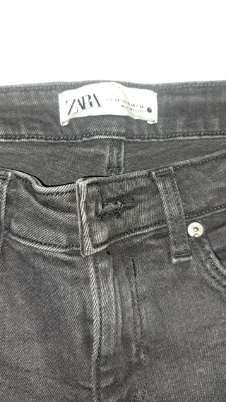 Pantalón vaquero negro Zara Talla 38