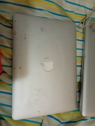 Ordenador Apple Plata para piezas no encende