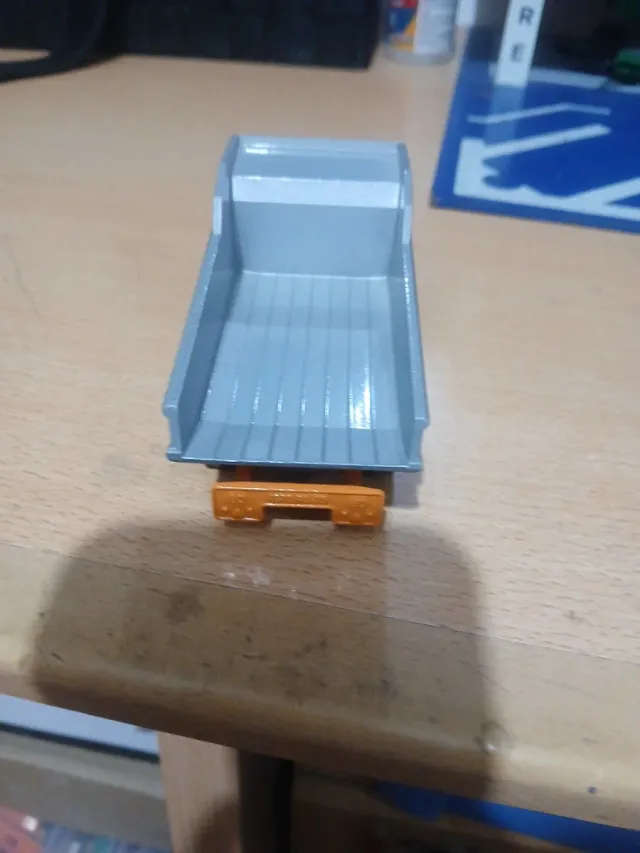 Camión volquete naranja Majorette