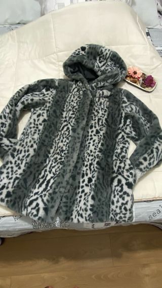 Chaquetón pelo capucha gris y blanco T. S