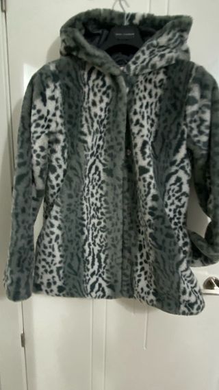 Chaquetón pelo capucha gris y blanco T. S