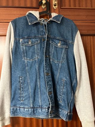 Chaqueta vaquera con capucha