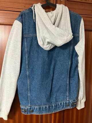 Chaqueta vaquera con capucha