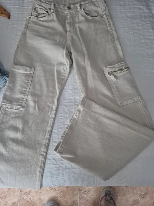 Pantalones cargo Zara beige talla 13-14
