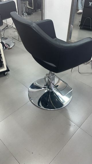 Sillón de peluquería negro