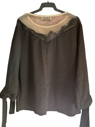 Blusa de encaje negra talla M