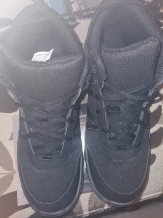 Zapatillas altas negras casi nuevas