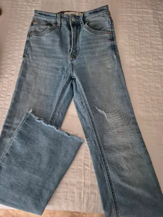 Pantalones flare Stradivarius talla 32