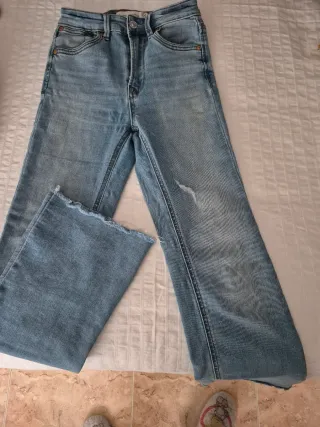 Pantalones flare Stradivarius talla 32