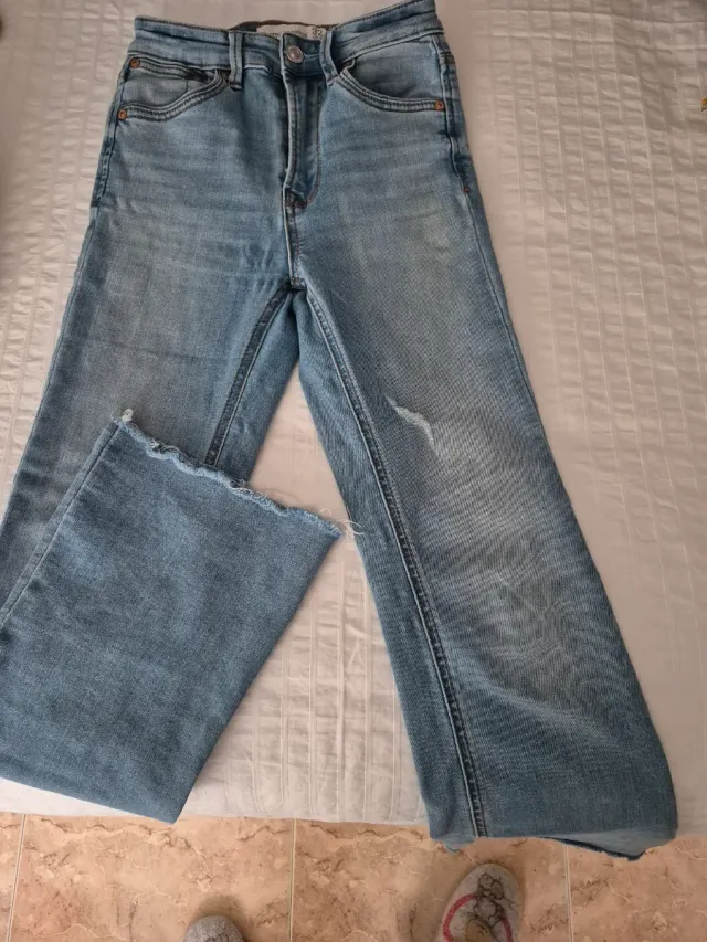 Pantalones flare Stradivarius talla 32