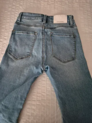 Pantalones flare Stradivarius talla 32