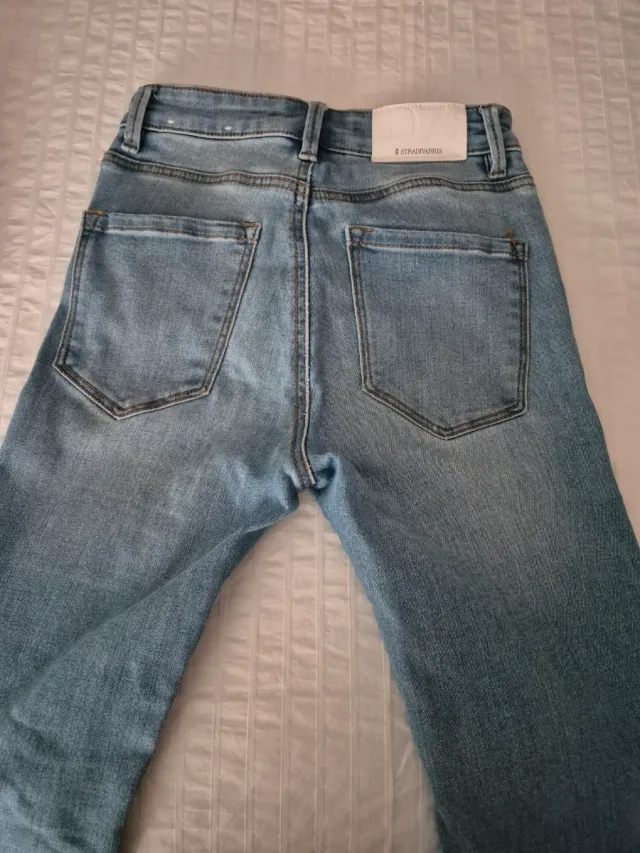 Pantalones flare Stradivarius talla 32