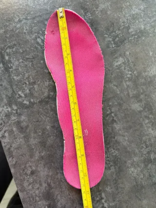 Botas de fútbol Adidas negras y rosas