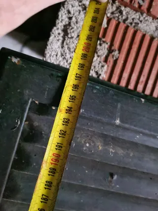 Puerta de hierro con marco