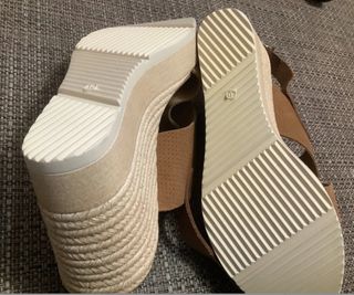 Sandalias tacón 9cm Beige/Marrón Nuevas. De cuero
