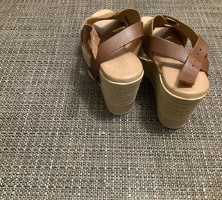 Sandalias tacón 9cm Beige/Marrón Nuevas. De cuero