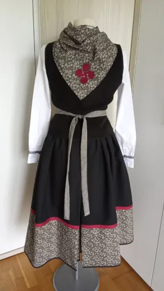 TRAJE BASERRITARRA- CASERA "160 EUROS "