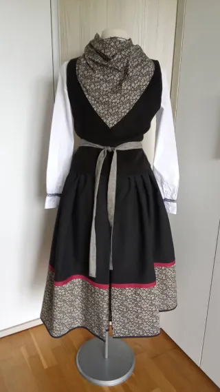 TRAJE BASERRITARRA- CASERA "160 EUROS "