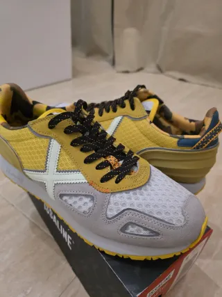 Zapatillas Munich grises y amarillas