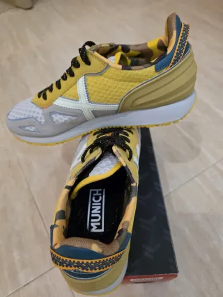 Zapatillas Munich grises y amarillas