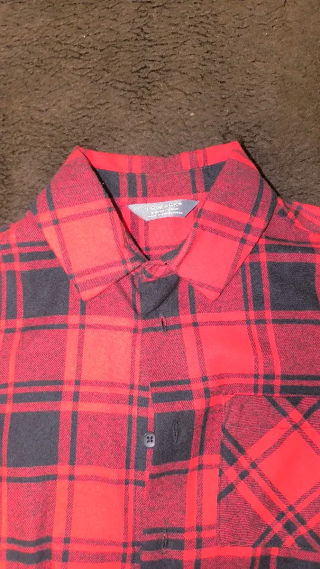 Camisa de cuadros roja y negra para niño