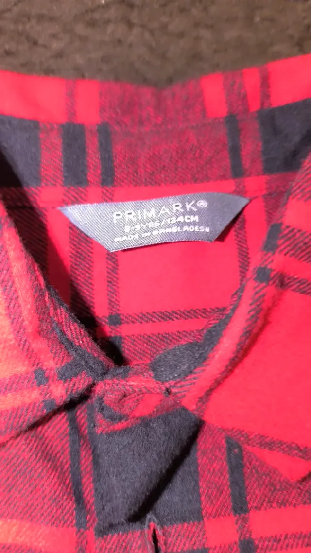 Camisa de cuadros roja y negra para niño