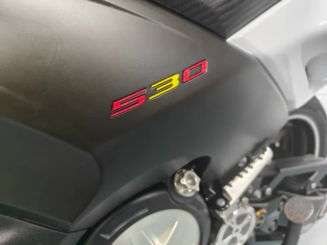 Emblema 530 para Boomerang lateral Yamaha Tmax 530