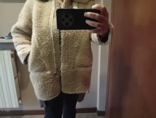 Giaccone donna effetto lana con cinturini