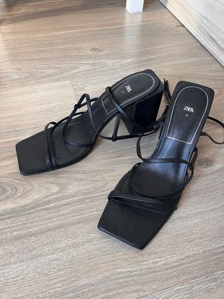Sandalias tacón Zara negras