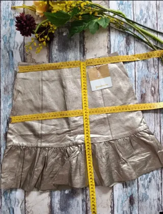 Falda dorada Stradivarius