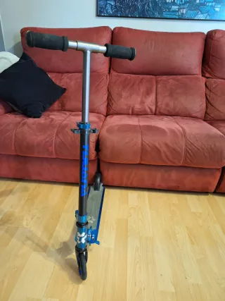 Patinetes Tijuana y cascos Decathlon