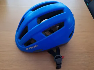 Patinetes Tijuana y cascos Decathlon