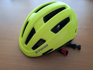 Patinetes Tijuana y cascos Decathlon