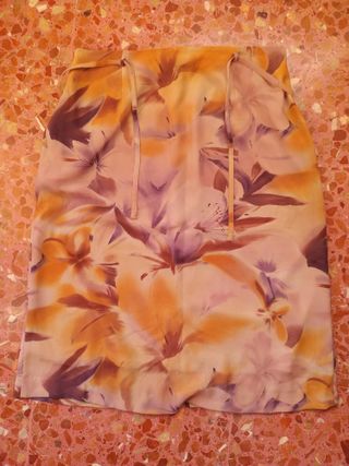 Traje falda y blusa estampado floral