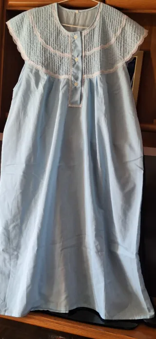 Camisón azul con encaje