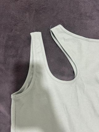 Camiseta verde asimétrica de Shein