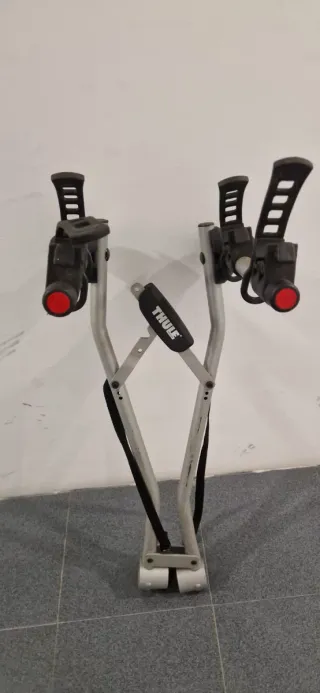 Porta bicis para bola de remolque.