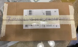 Manillas doradas para puertas