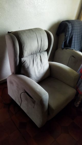 Sofá motorizado de tela gris