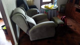 Sofá motorizado de tela gris