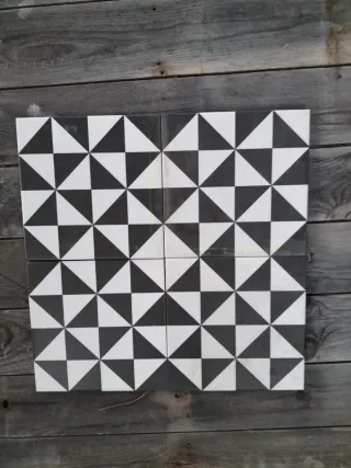 Azulejos Diseño Triángulos Blanco y Negro son 20 m