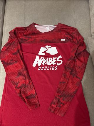 Camiseta trail 4BK roja y negra