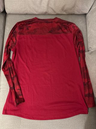 Camiseta trail 4BK roja y negra