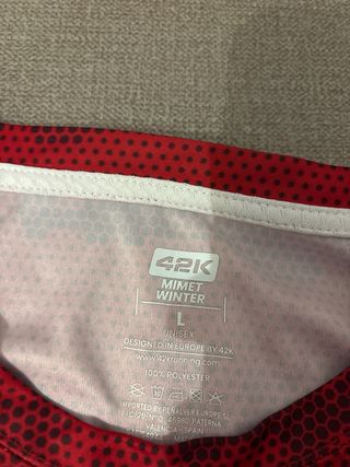 Camiseta trail 4BK roja y negra