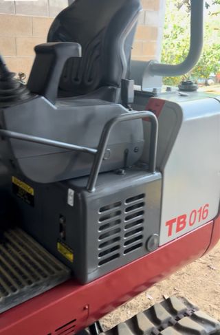 Mini Excavadora Takeuchi TB016