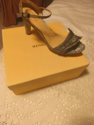 Sandalias de fiesta MENBUR doradas y plateadas